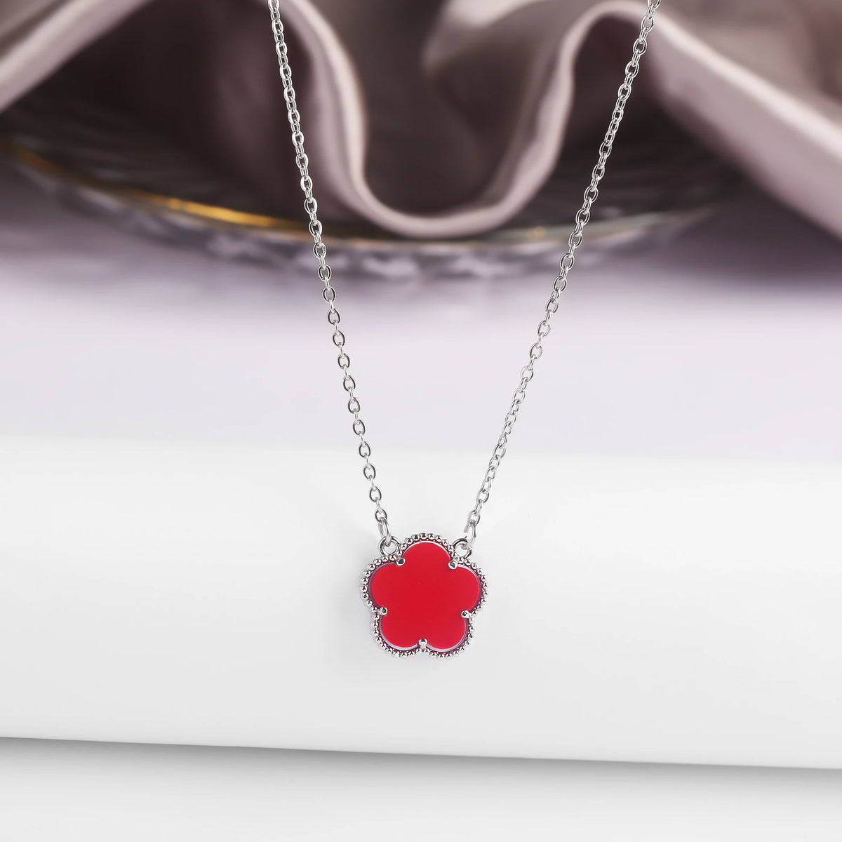Gold/Silver Classic Natural Stone Five Leaf Flower Necklace Fashion Women Flower Jewelry Necklace For Daily Wear