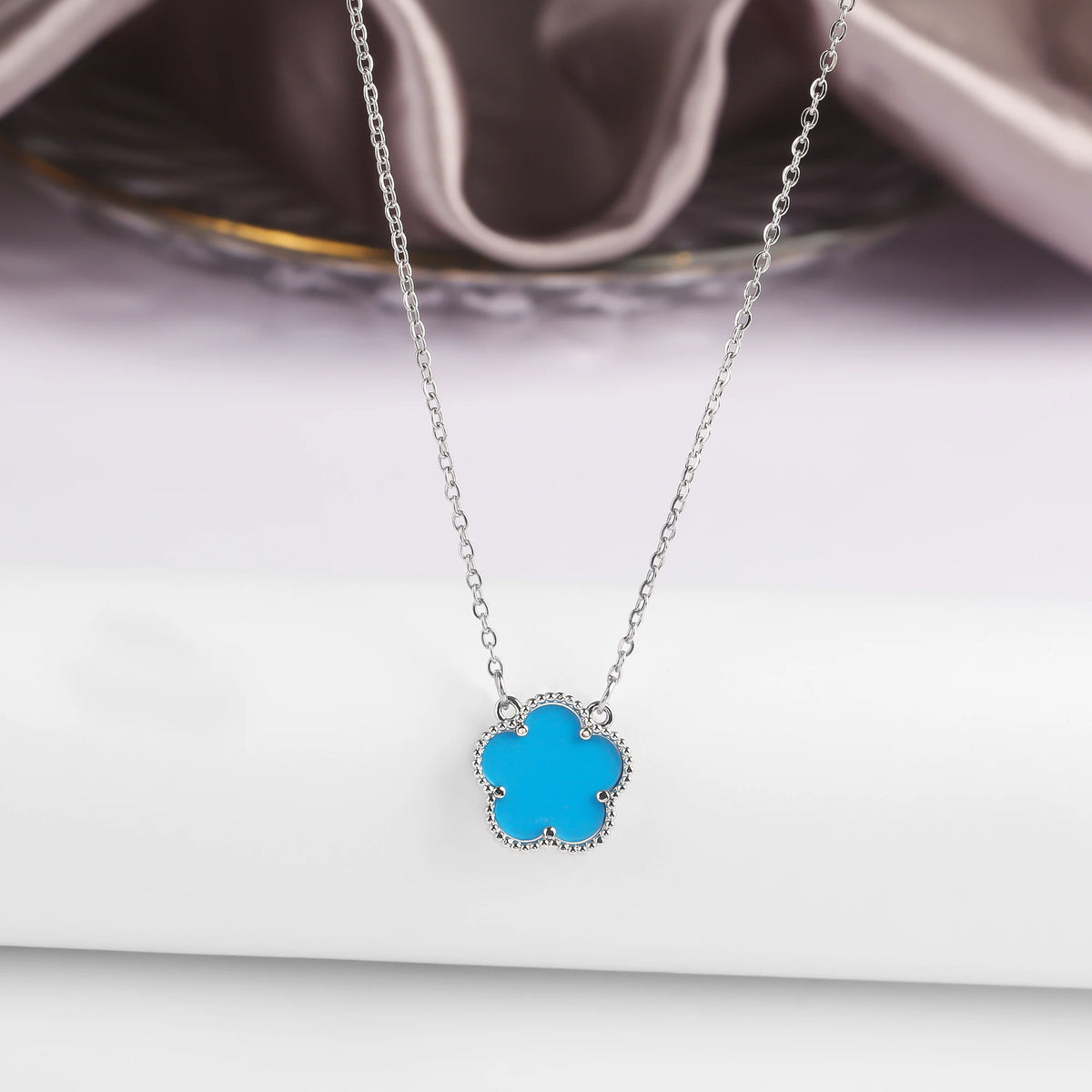 Gold/Silver Classic Natural Stone Five Leaf Flower Necklace Fashion Women Flower Jewelry Necklace For Daily Wear